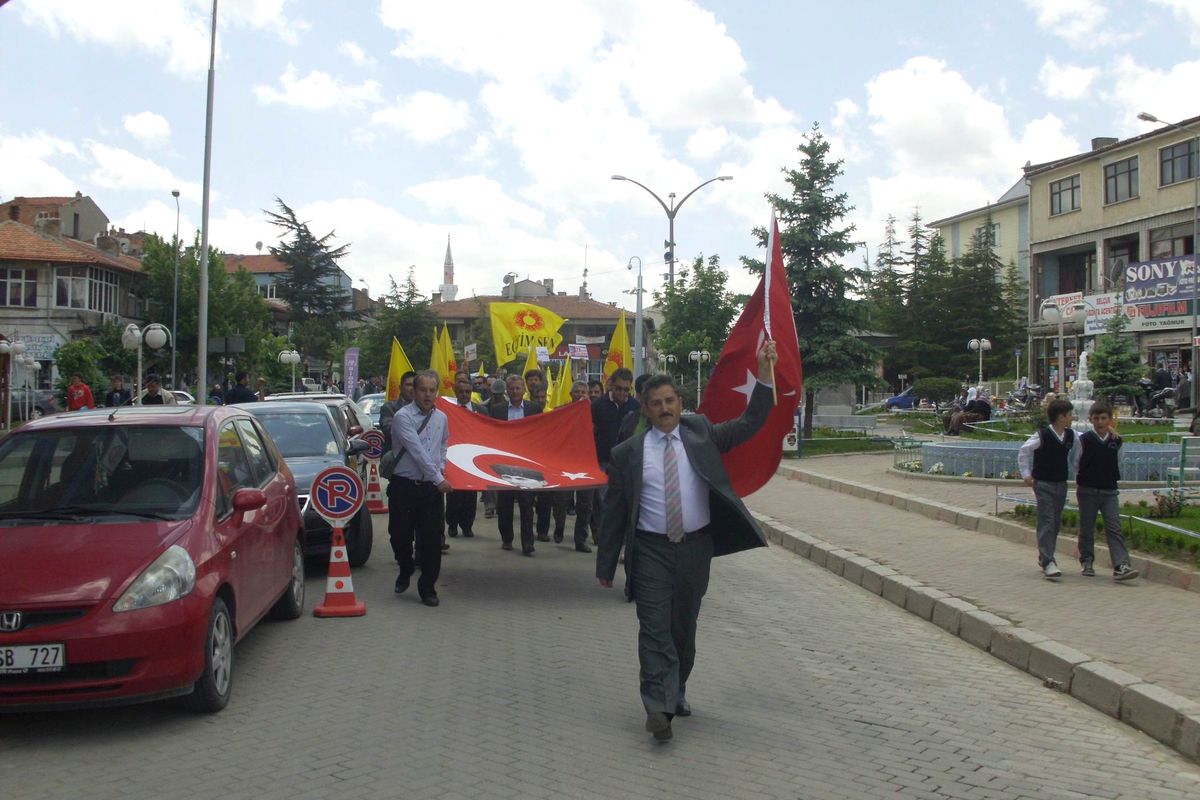 Şuhut\'ta Memurların İş Bırakma Eylemi