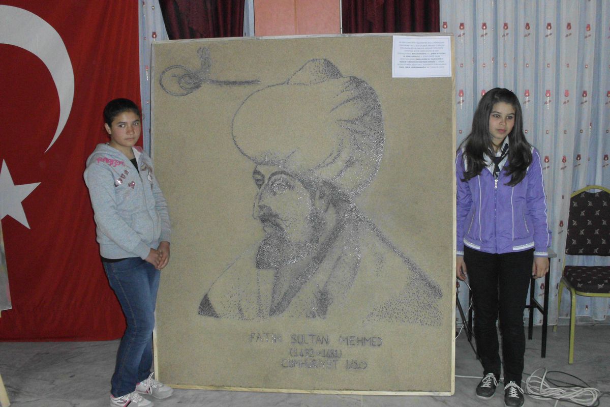 Şuhutlu Öğrenciler 10 Bin Çivi ile Fatih Sultan Mehmet\'i Resmettiler