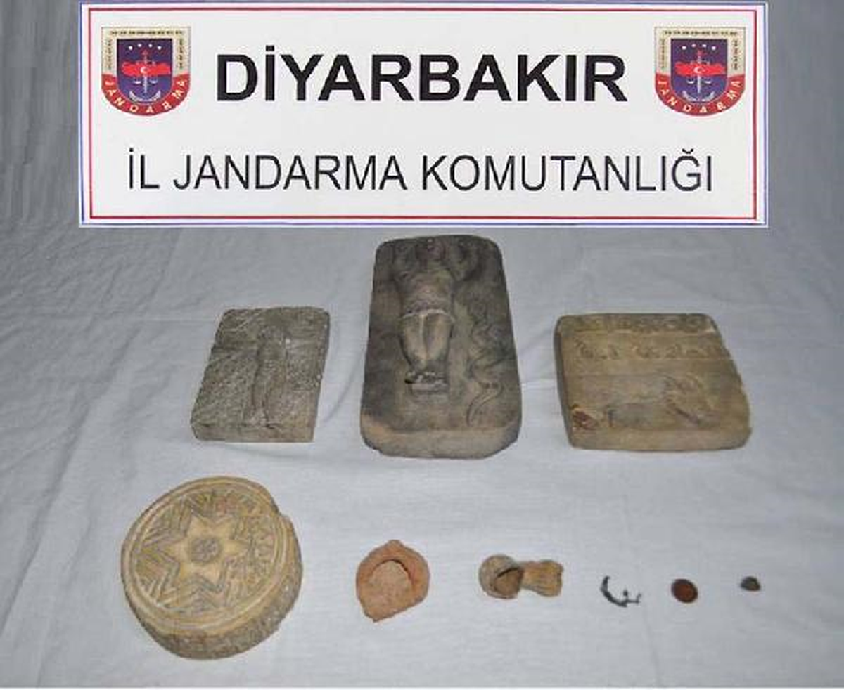 Şüphe Üzerine Durdurulan Kamyonetten Tarihi Eserler Çıktı
