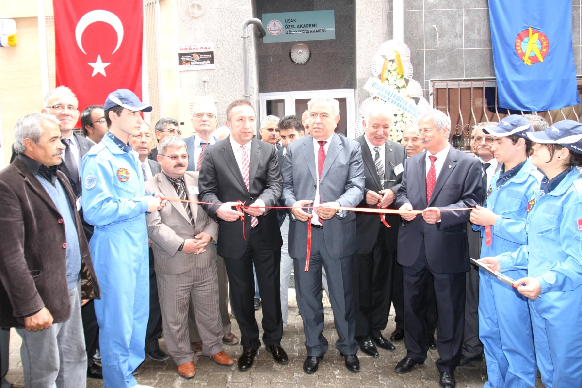 Türk Hava Kurumu\'nun Yeni İş Merkezi Hizmete Açıldı