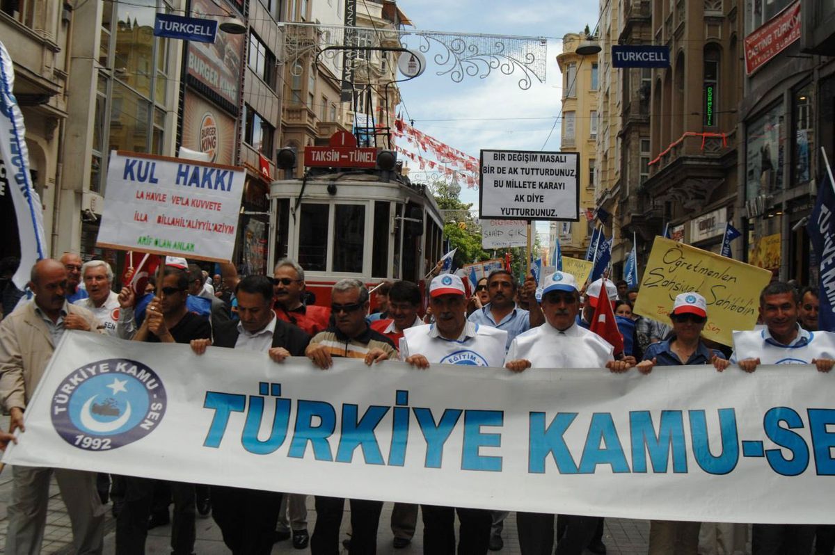 Türkiye Kamu-Sen Üyeleri Beyoğlu'nda Eylem Yaptı