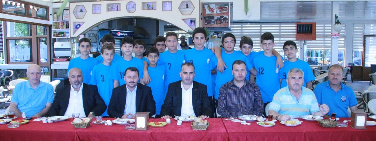 Türkiye Şampiyonasına Katılacak Genç Futbolcuları Başkan Yıldırım Uğurladı