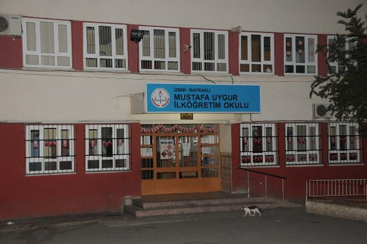 Veliler, 3 Çocuğu Dövdüğü İleri Sürülen Hademeden Şikayetçi Oldu