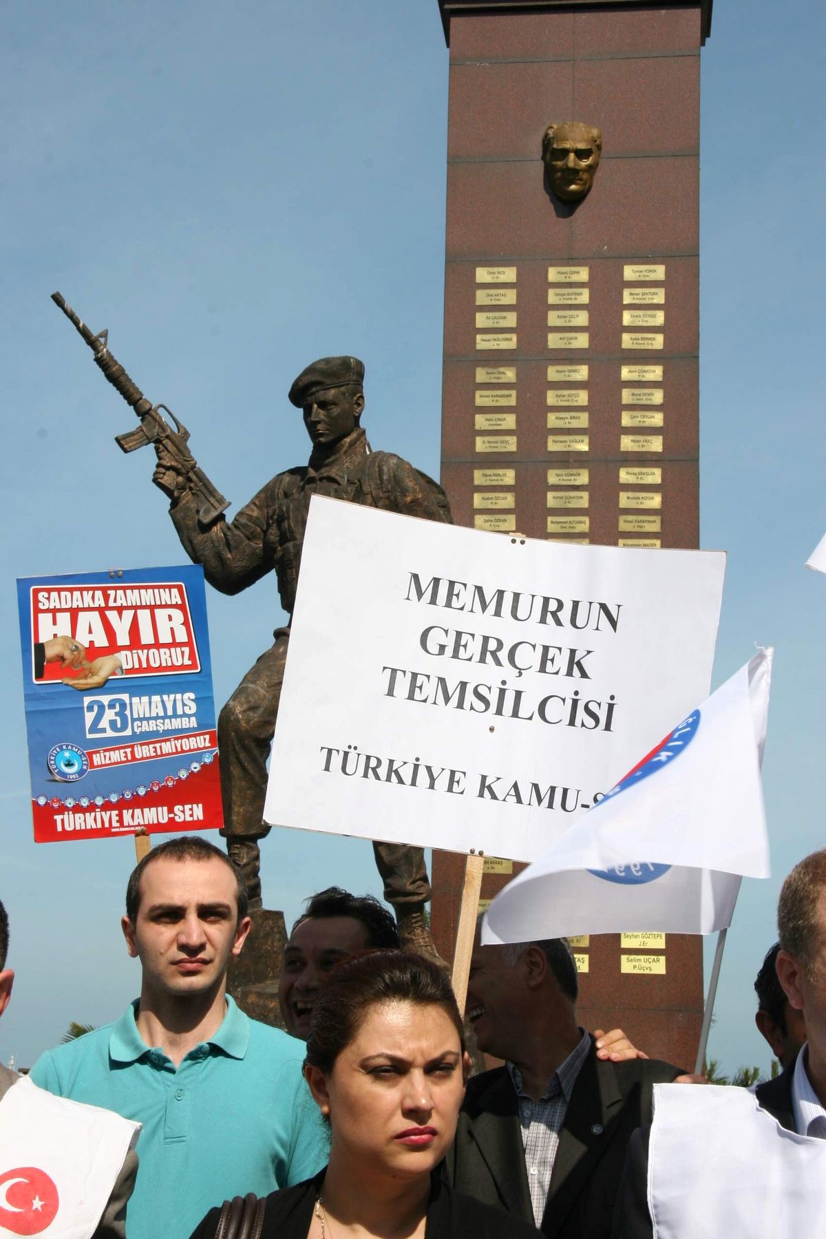 Zonguldak\'ta İki Bin Memur Eylem Yaptı