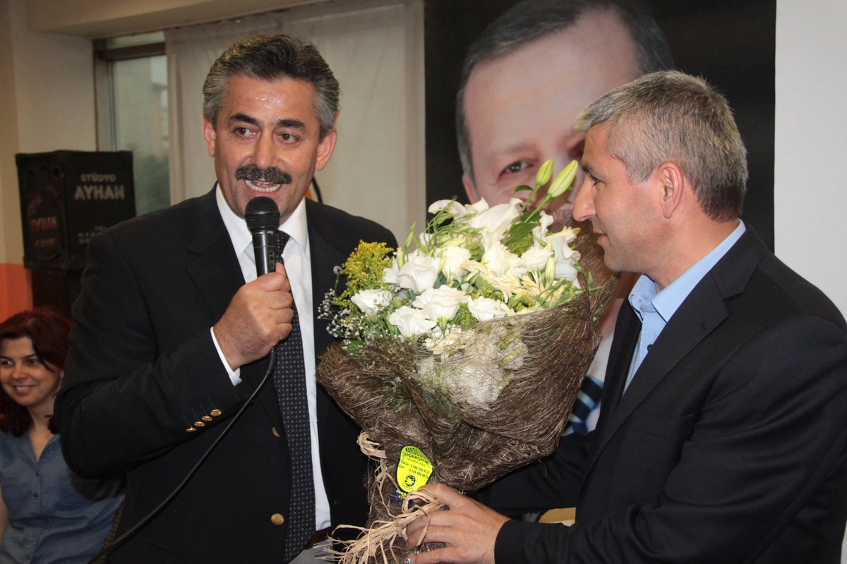 AK Parti Düzce İl Teşkilatında Bayrak Metin Kaşıkoğlu'nda