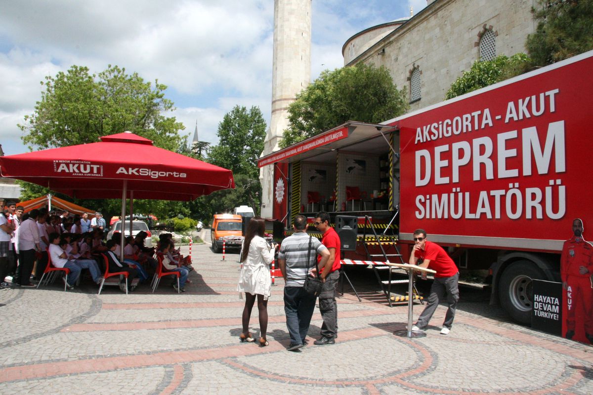 Akut\'un Deprem Tır\'ı Edirne\'de