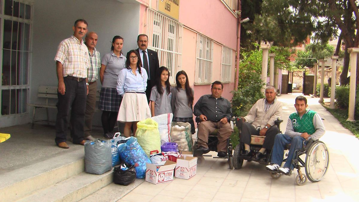 Alaşehir'de Öğrencilerden Örnek Davranış