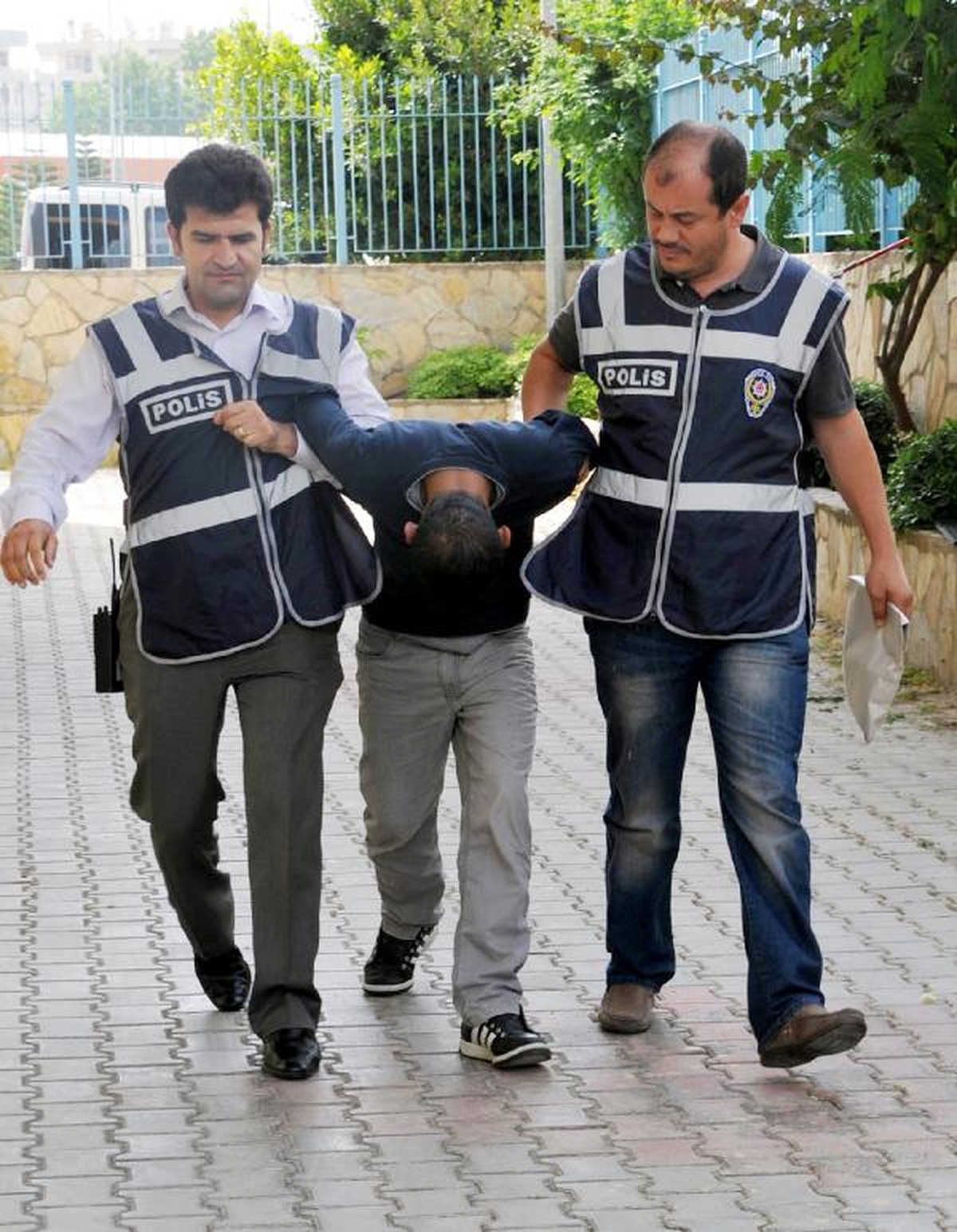 Aniden Sarılıp, Dans Etmeye Başladığı Kadın Turistin Cep Telefonunu Çaldı