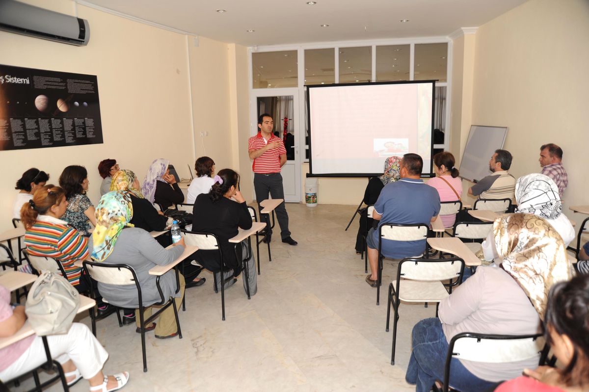 Anne Baba Okulu Eğitim Seminerleri Devam Ediyor