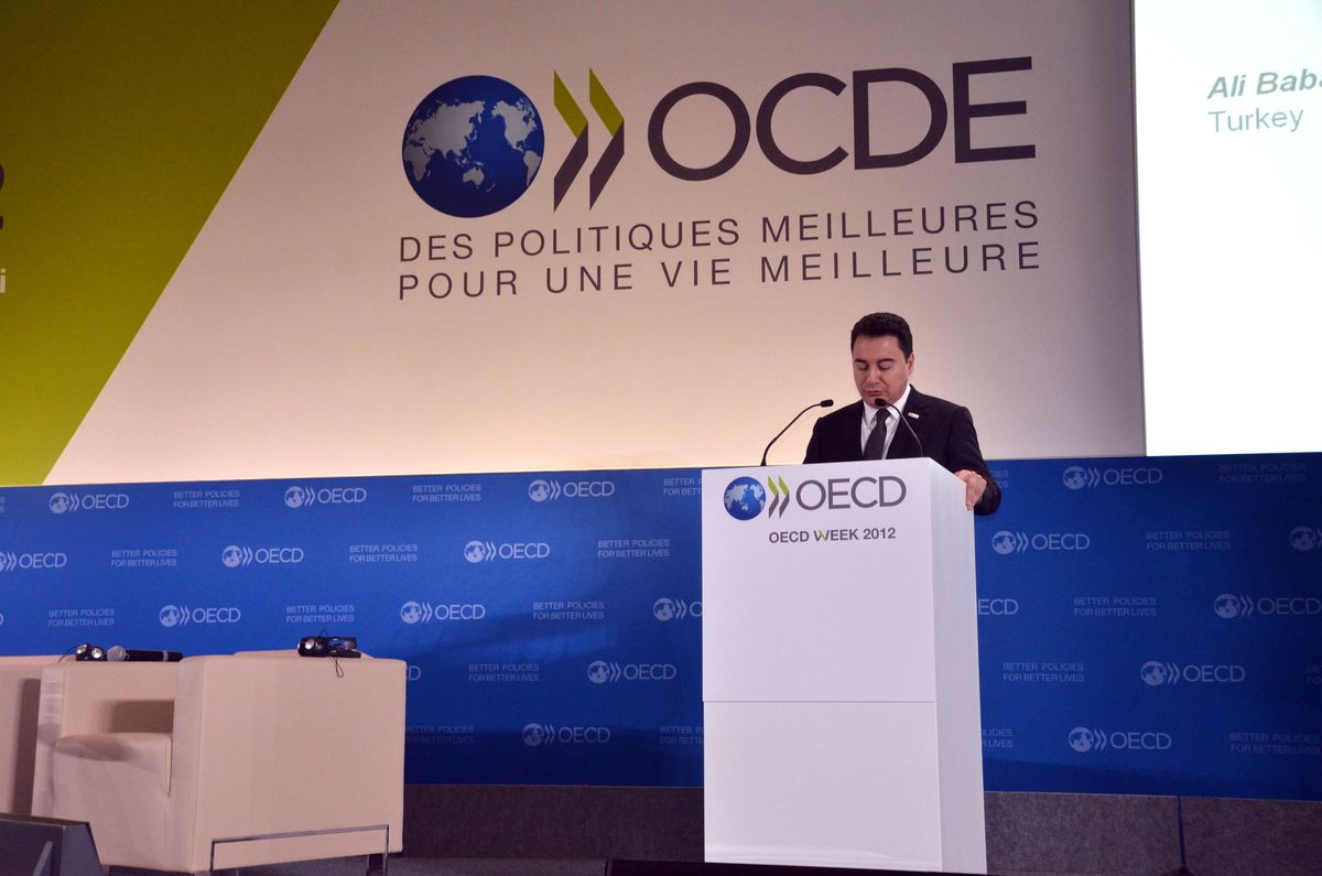 Babacan, Paris\'te Gazetecilerin Sorularını Yanıtladı