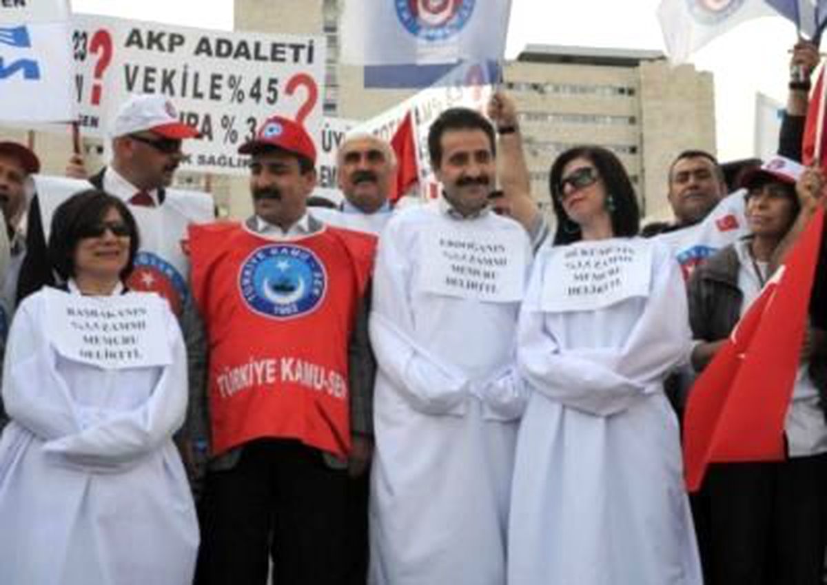Başkentte Hayat Durdu, Doktorlar Deli Gömleği Giydi 2 Başkentte Hayat Durdu, Doktorlar Deli Gömleği...