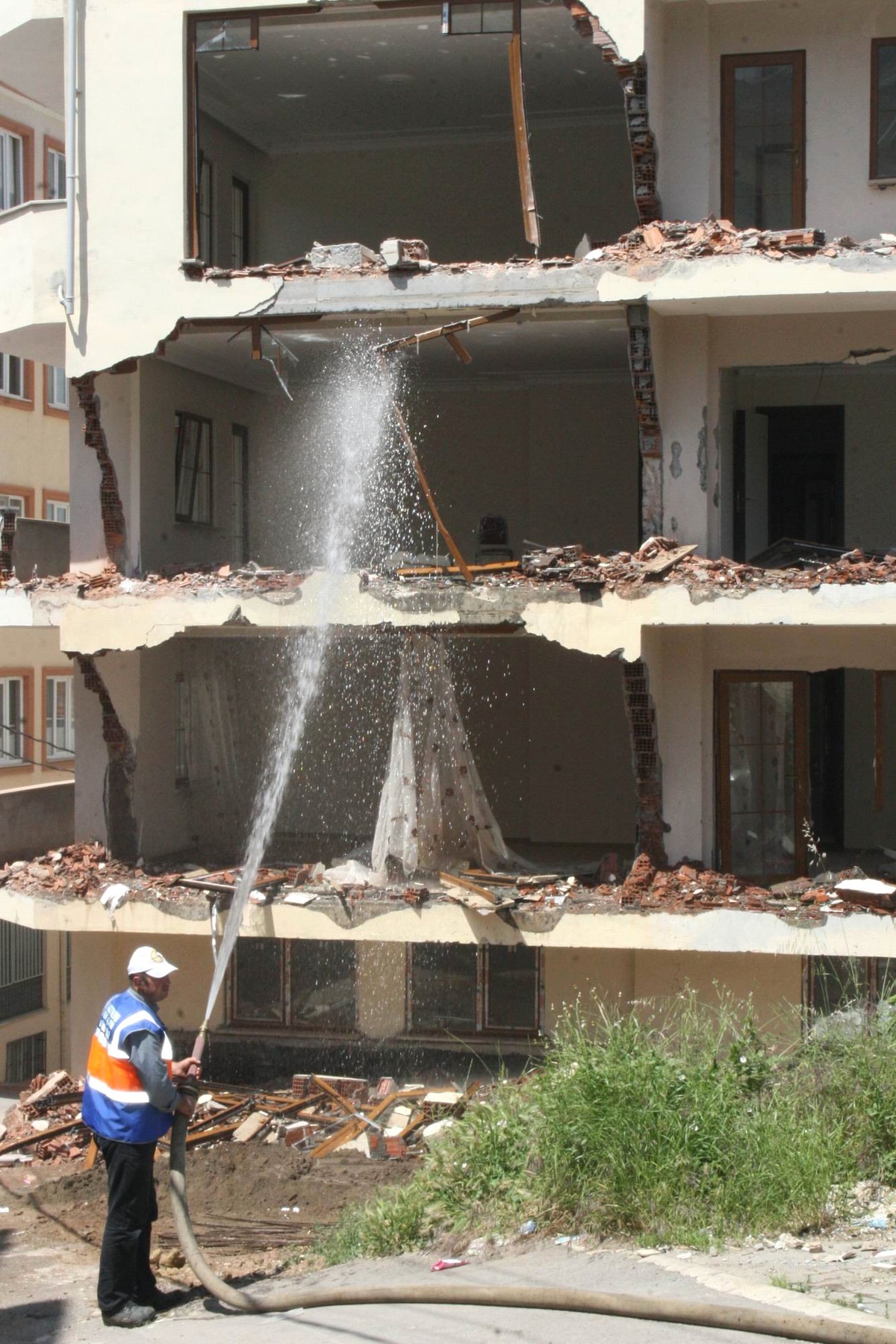 Belediyenin Yıktığı Evi Onardılar, Tekrar Yıkılmaktan Kurtaramadılar
