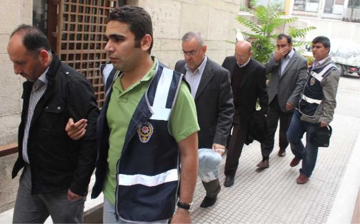 Bursa\'da Yolsuzluk Operasyonunda Gözaltına Alınan 21 Şüpheli Adliyede