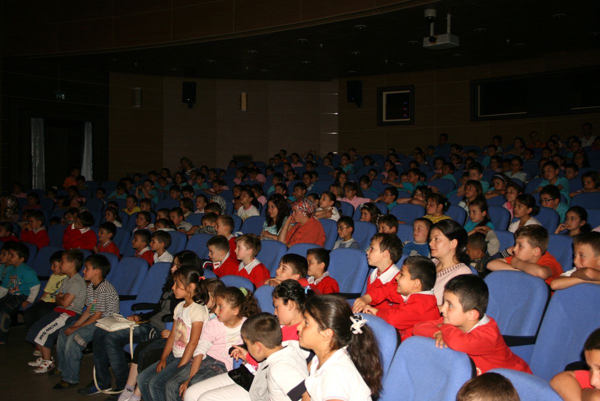 Çaycuma da Öğrencilere Ücretsiz Tiyatro
