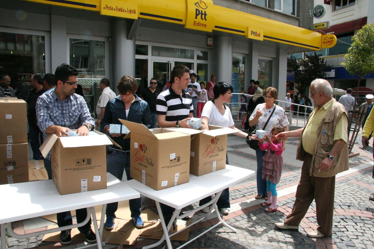 Edirne Belediyesi Kandil Simidi Dağıttı