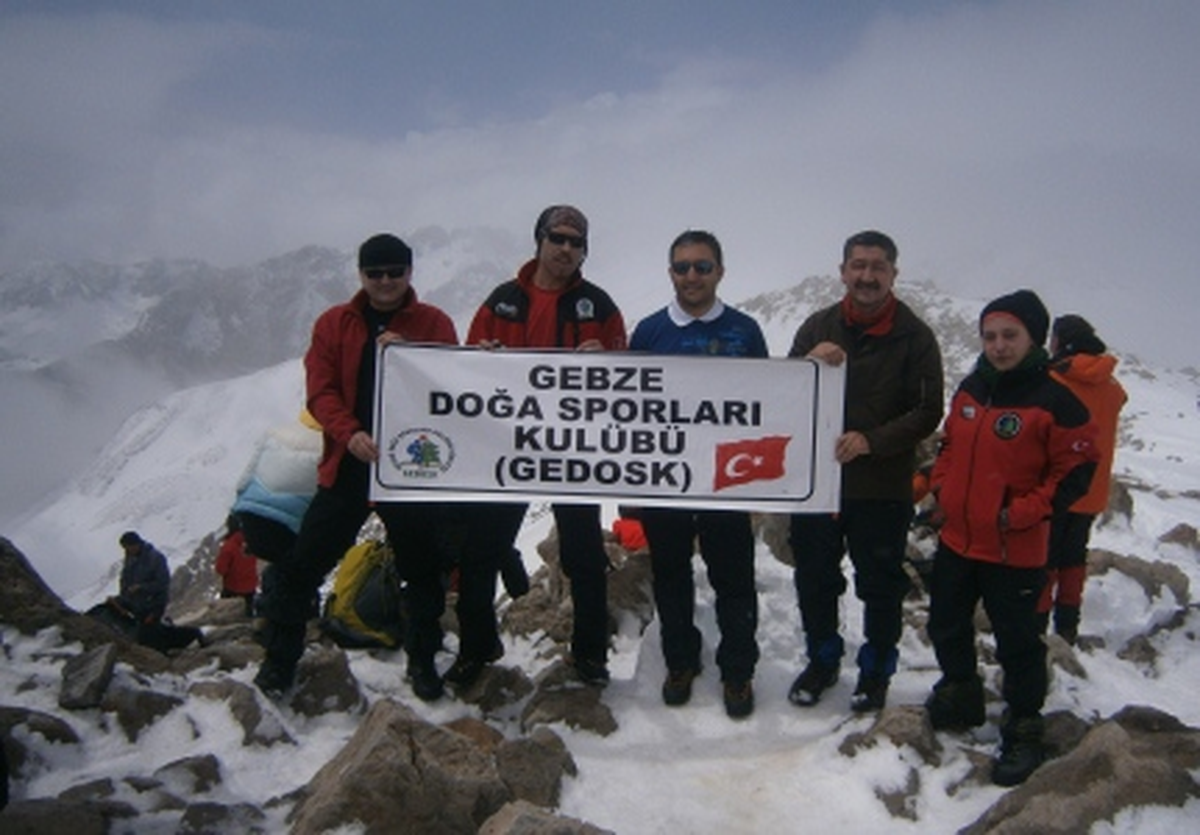 GEDOSK, Dağın Zirvesinde