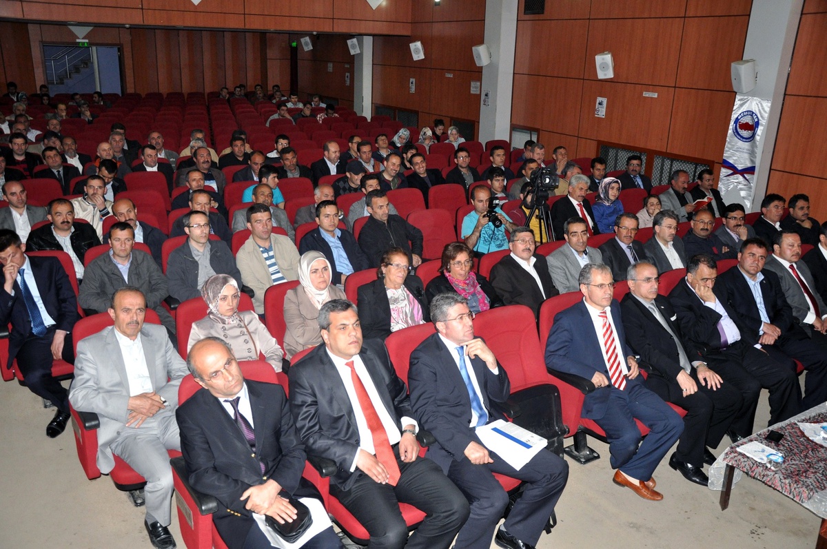 Gümüşhane'de Demokrasi Şehitlerine Saygı Paneli Düzenlendi