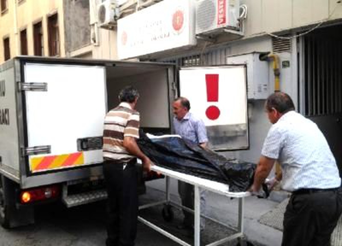 Halı Asarken Akıma Kapılan 6 Aylık Hamile Kadın Öldü Bebek Kurtarıldı (3)