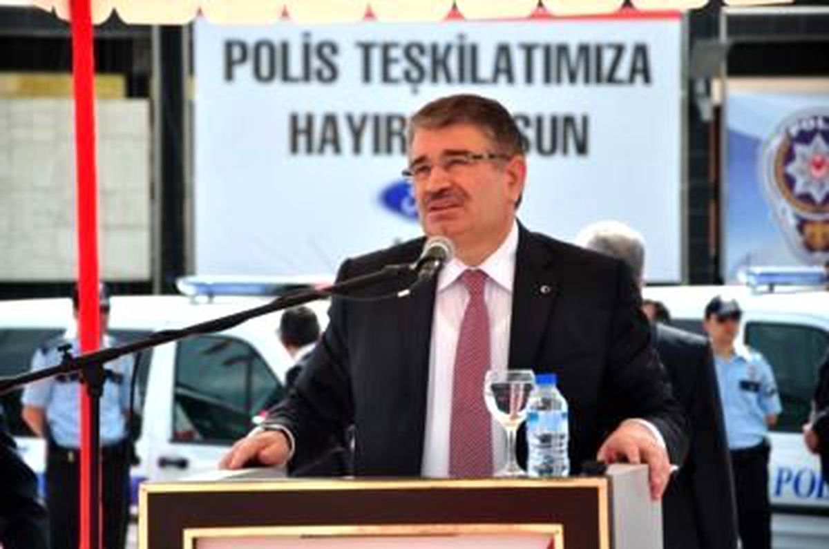 İçişleri Bakanı Şahin\'e Koruma Duvarı