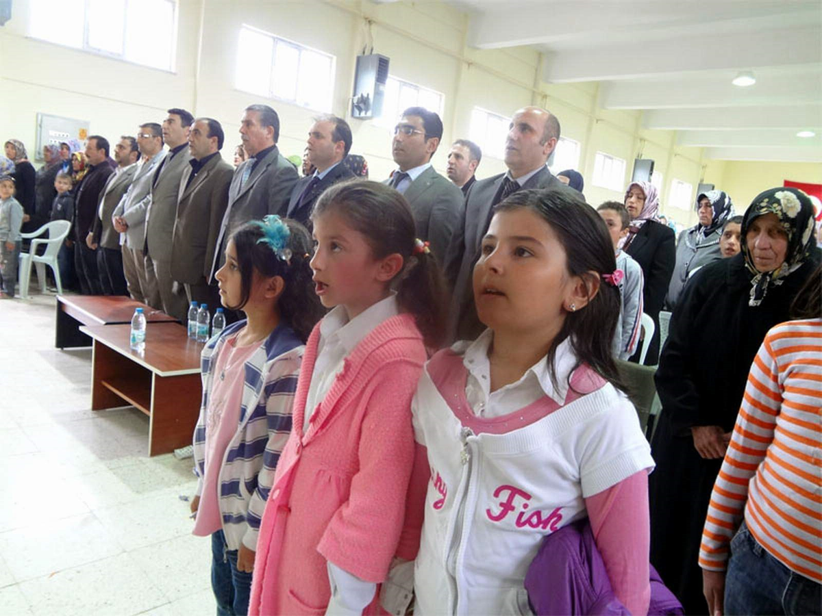 İlköğretim Okulu Öğrencileri Şiir Akşamı Düzenledi