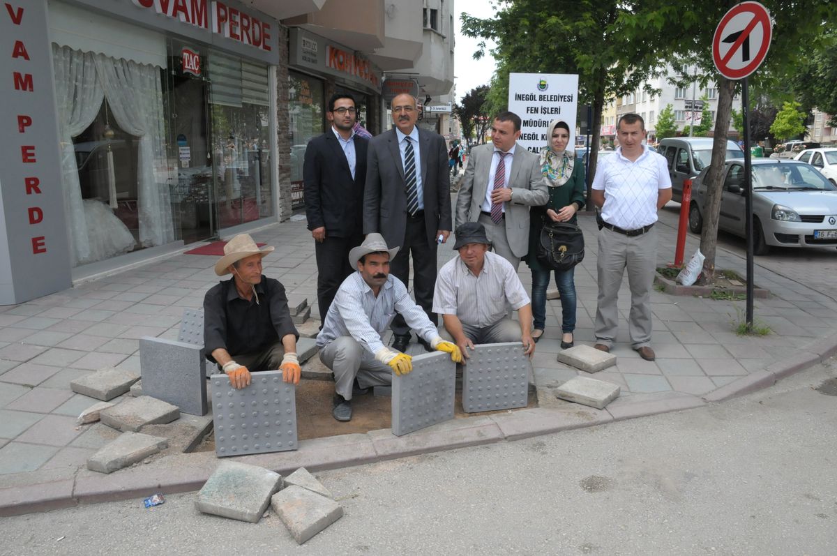 İnegöl Belediyesi Mimari Engelleri Ortadan Kaldırıyor