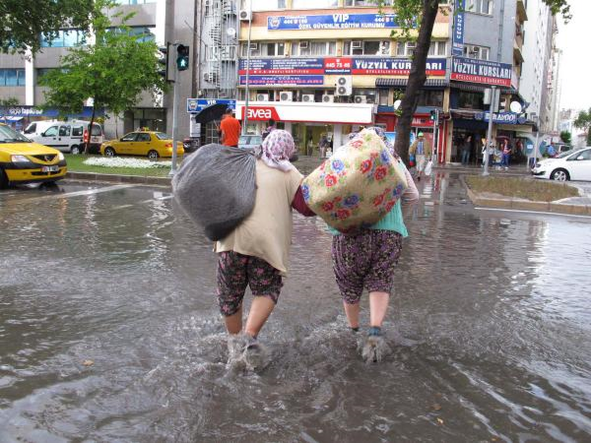 İzmir Böyle Yağış Görmedi!