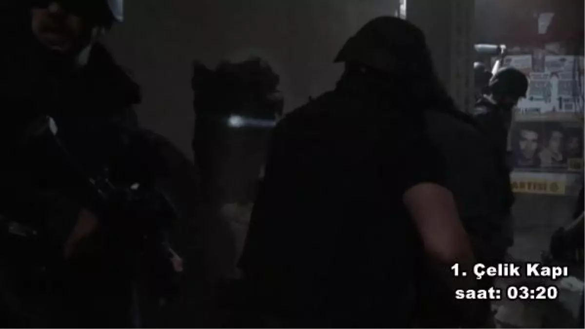 Kale Gibi / Polis, 6 Çelik Kapıyı Kırıp İçeriye Girdi
