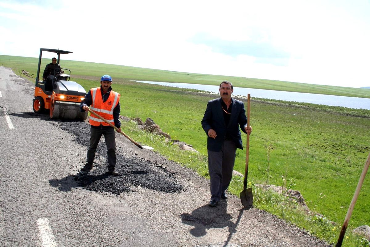 Kars-Akyaka Yolu\'na Vali Yaması
