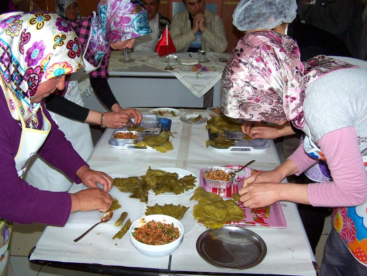 Korkuteli'de Sarma Dolma Yarışması