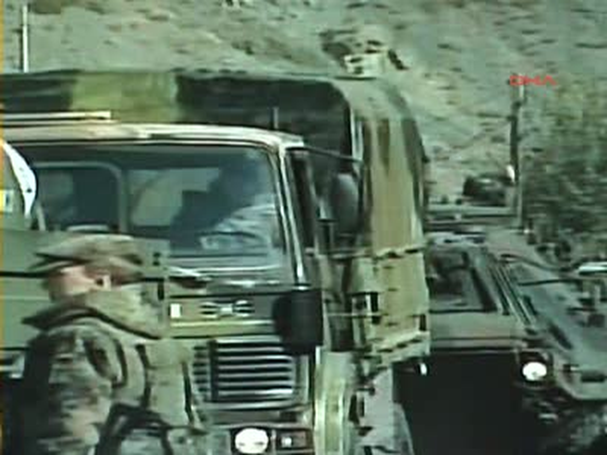 Kuzeyde Sırplar Barış Gücü Kfor'a Geçit Vermedi