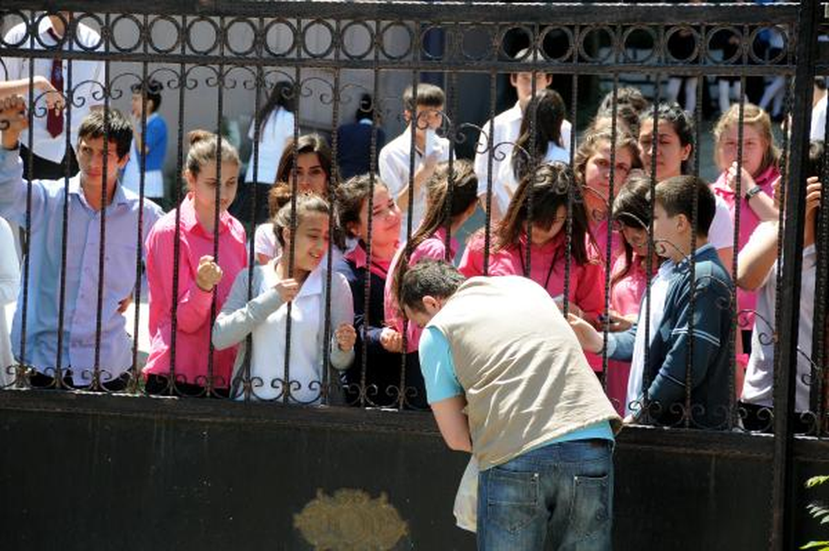Lisede Öğle Tatilinde Kapı Kilitlenmesine Tepki