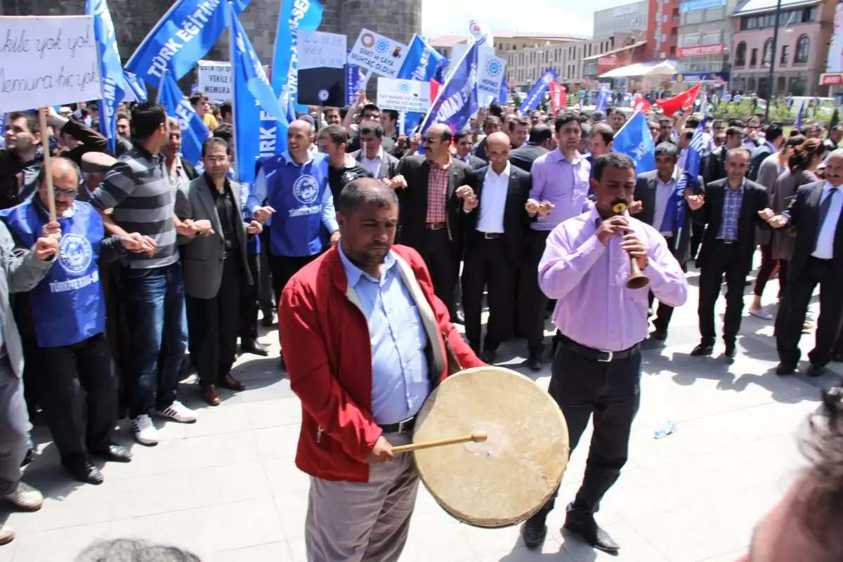 Memurların Eyleminden Ağrılı Davulcu Karlı Çıktı