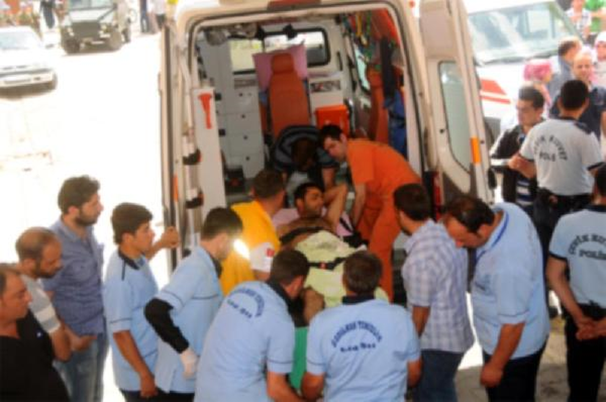 Midyat\'ta Akraba 2 Ailenin Arazi Kavgası: 5 Yaralı