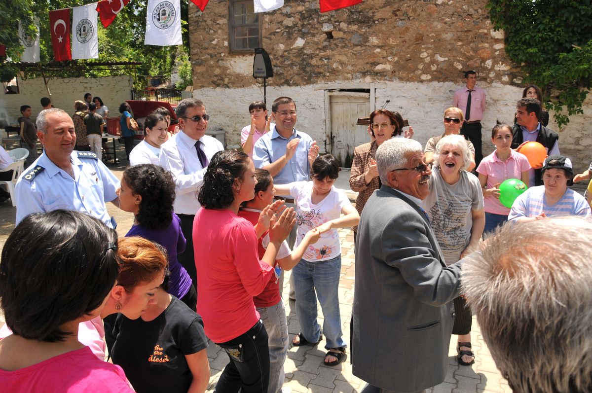 Milas'ta Yaşlılar İçin Piknik