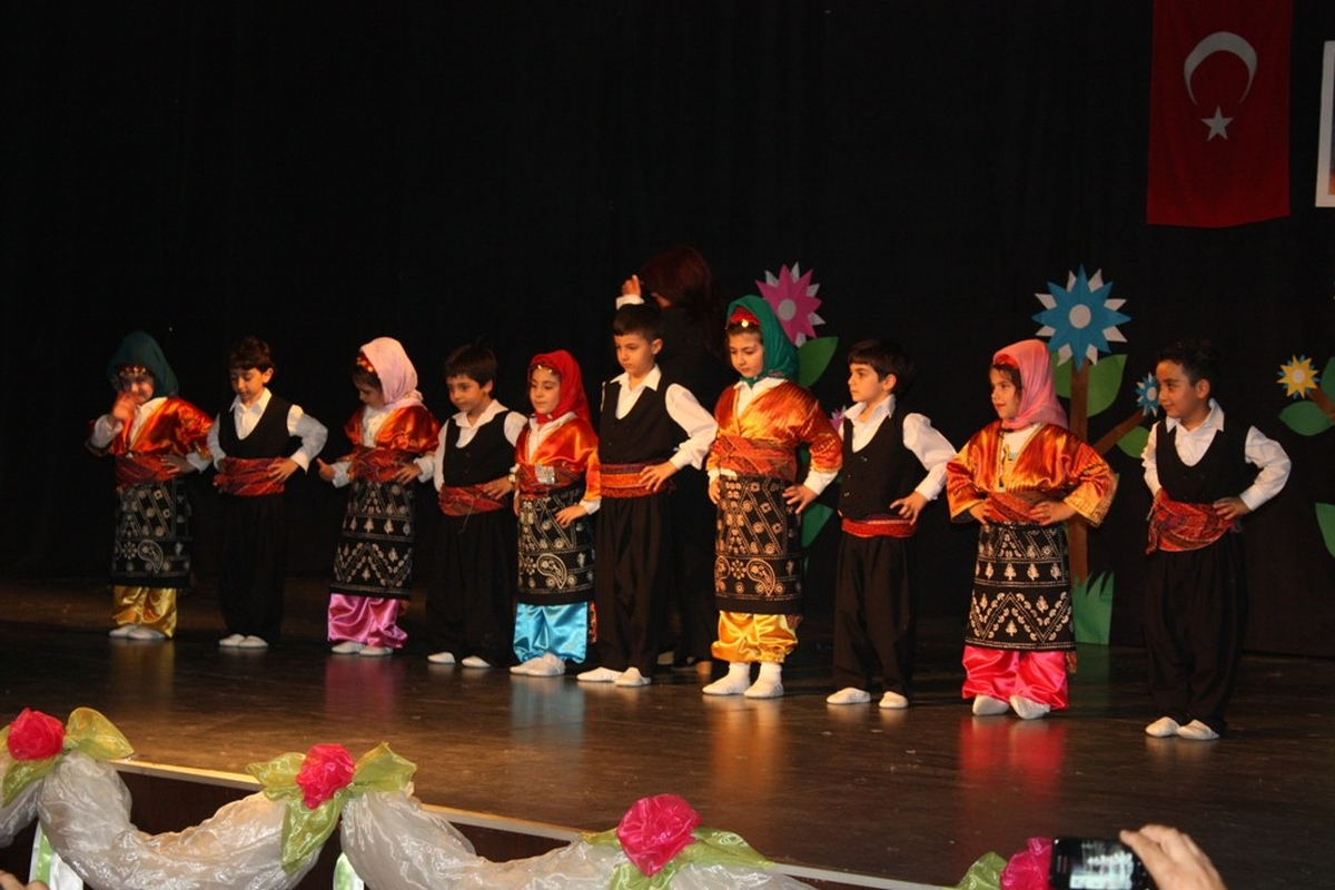Minik Öğrencilerin Gösterisi İlgi Gördü
