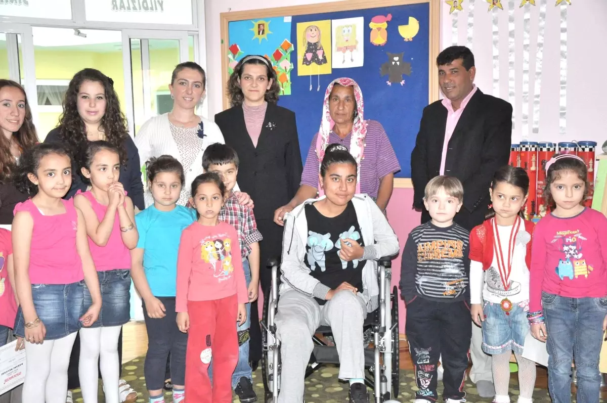 Minik Yürekler Engelli Ablalarına Destek Oldular
