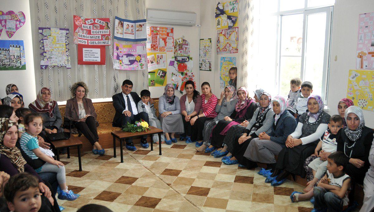Okuma Yazma Kursunu Başarıyla Bitiren Bayanlar Sertifikalarını Aldı