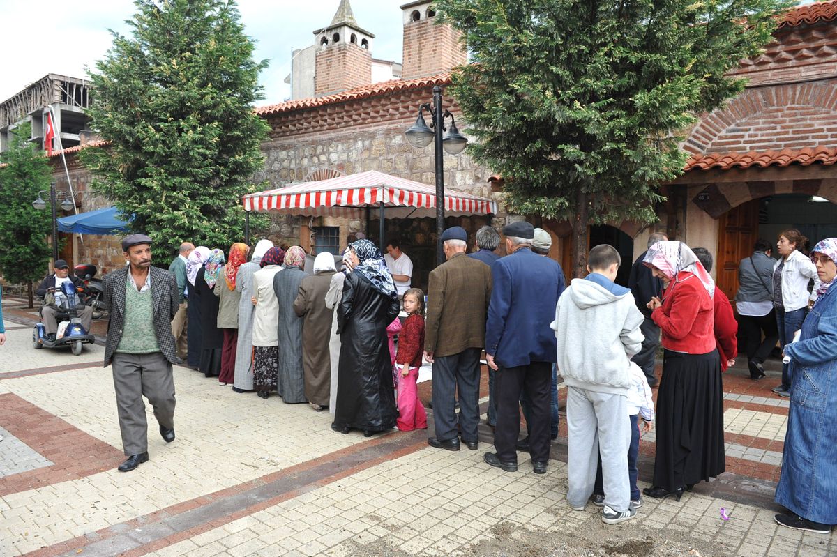 Regaip Kandilinde Lokmalar Belediyeden