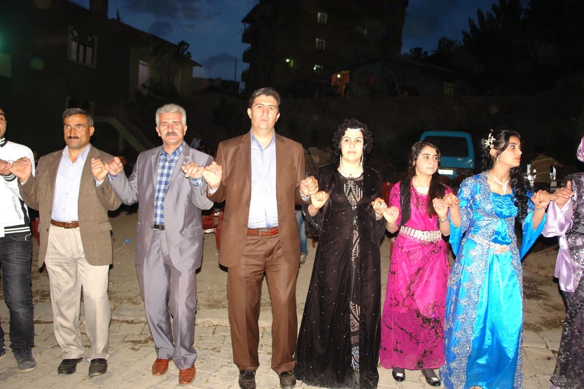 Şemdinli'de Şel-Ü Şepikli Kol Bastı Oyunu