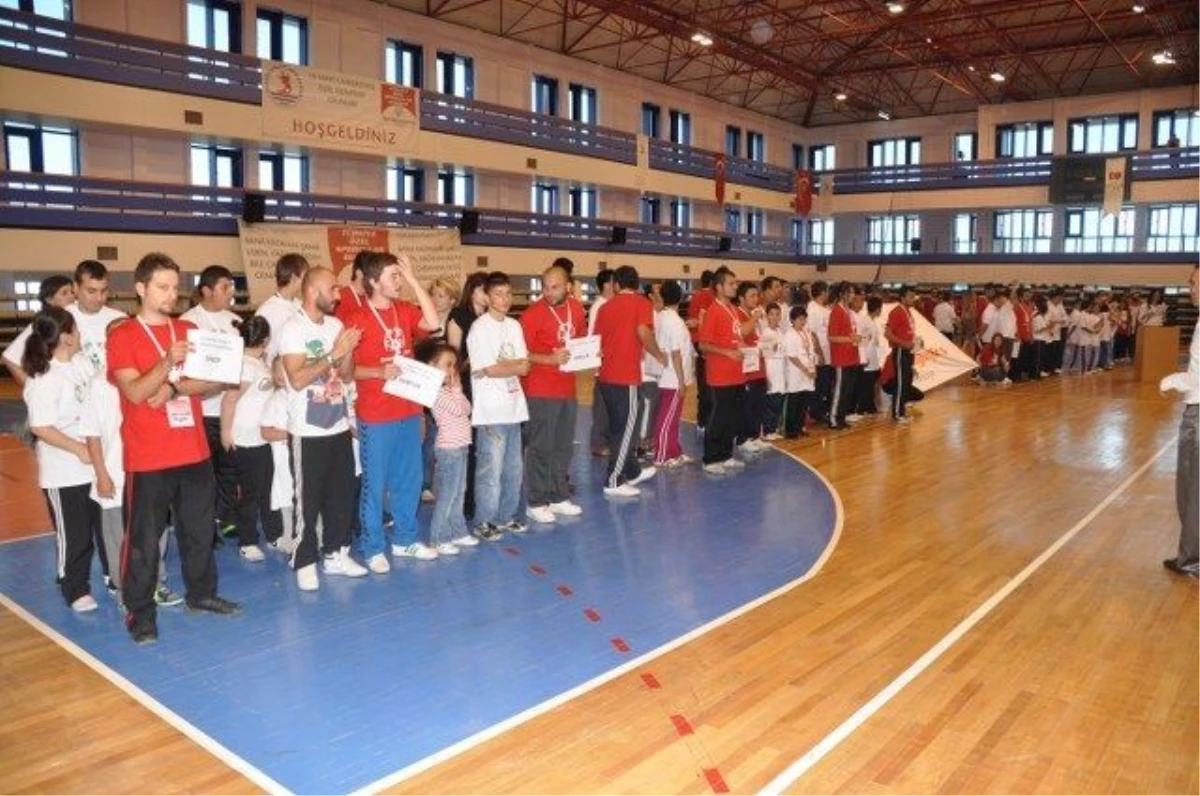 Türkiye Özel Olimpiyat Oyunları 3. Yüzme Şampiyonası Samsun\'da Başladı