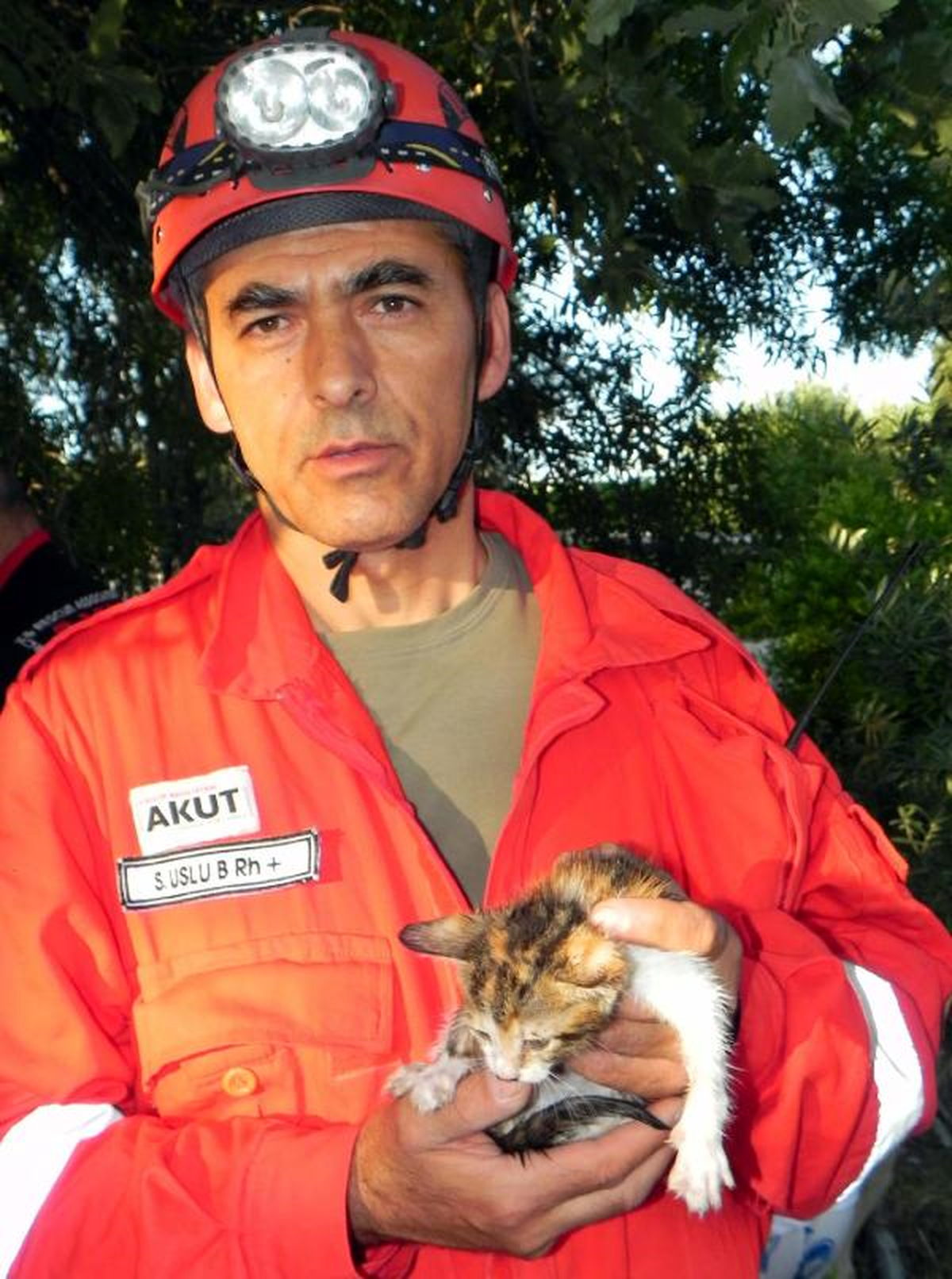 Yavru Kediyi Akut Kurtardı