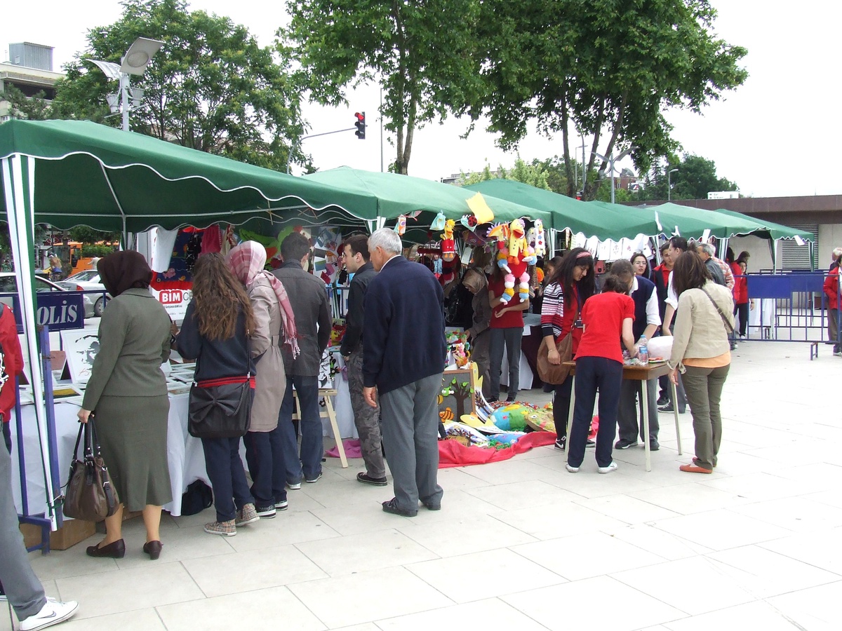 Adapazarı Kız Teknik ve Meslek Lisesi İlk Defa Satış Amaçlı Kermes Düzenliyor