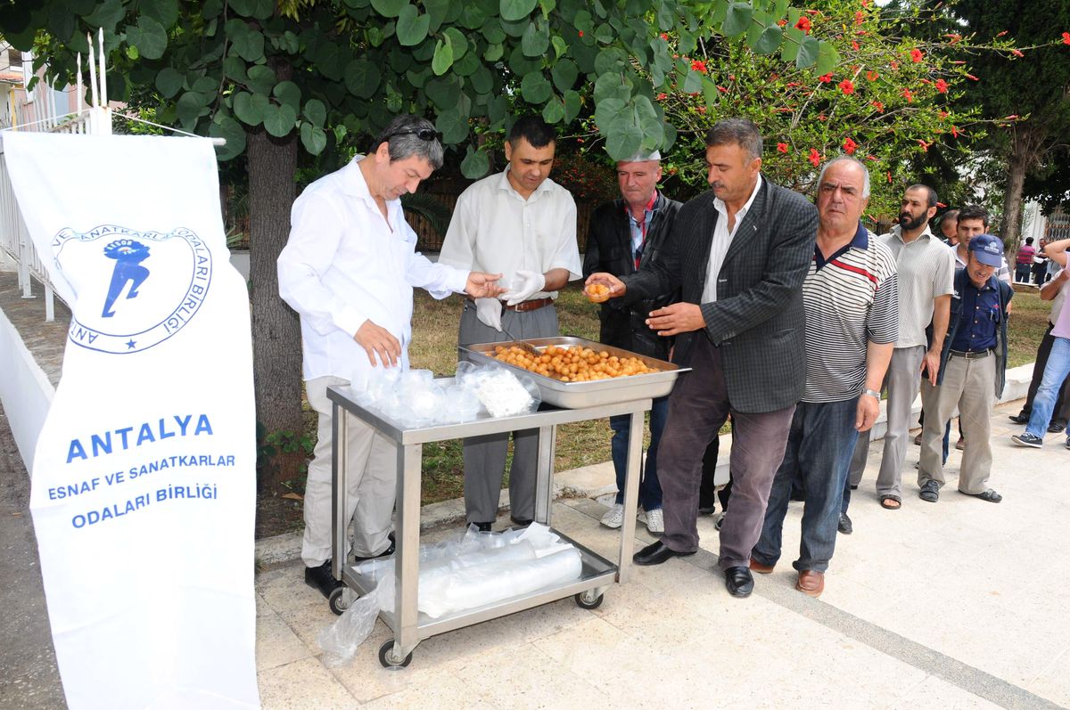 Aesob Lokma Dağıttı