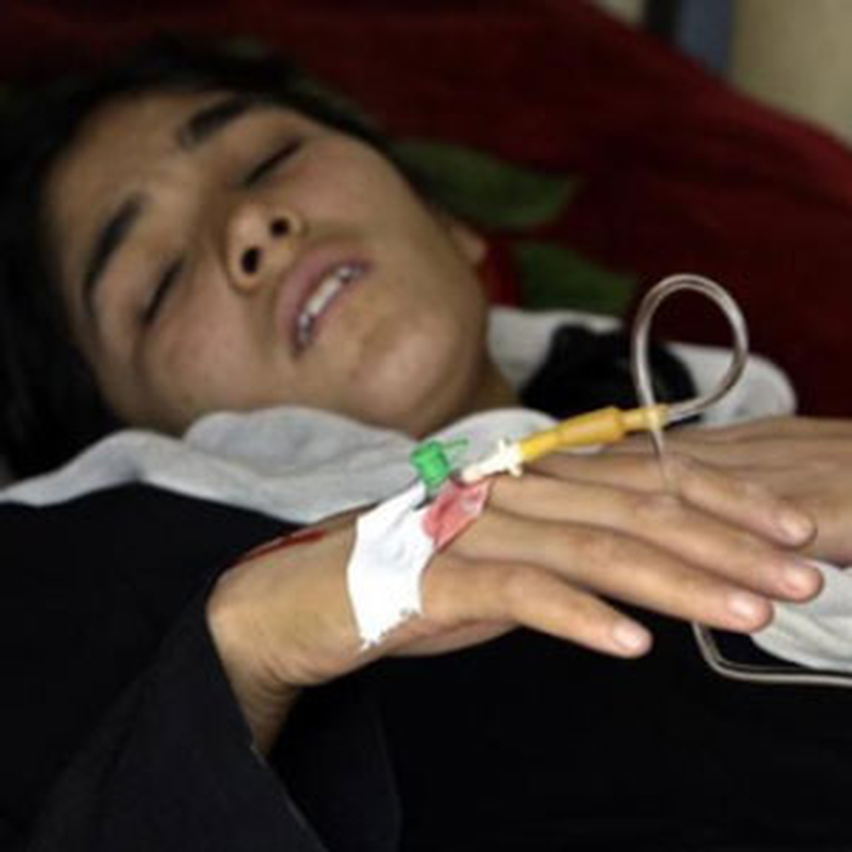 Taliban Kız Öğrencileri Zehirledi