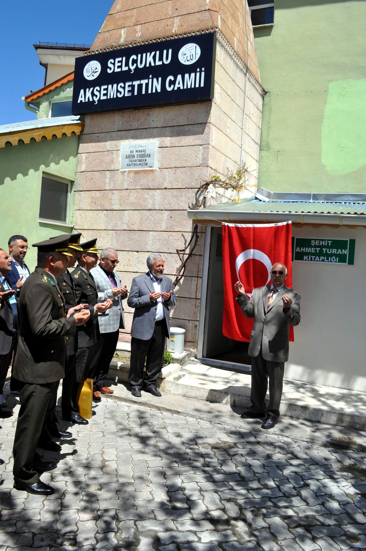 Askerin Adı Cami Kütüphanesine Verildi