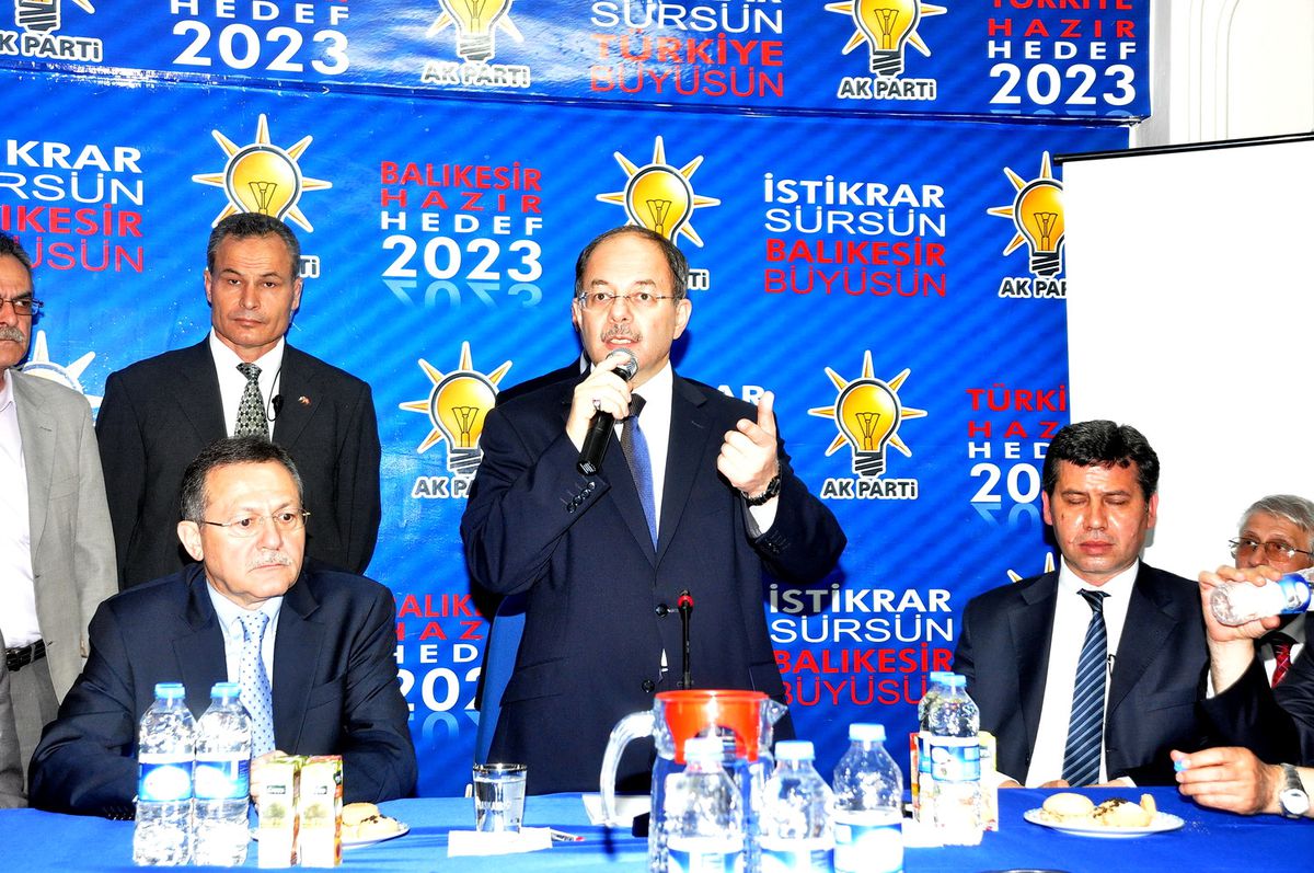 Bakan Akdağ, CHP Liderine Yüklendi
