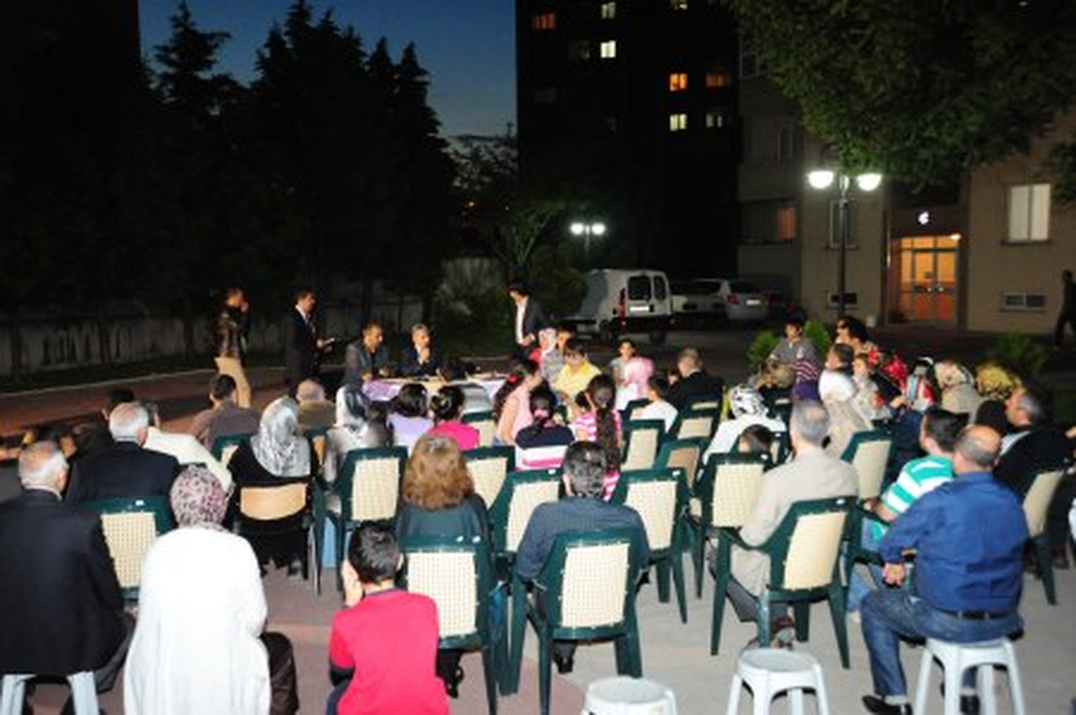 Başkan Erguvan'da Sorunları Dinledi