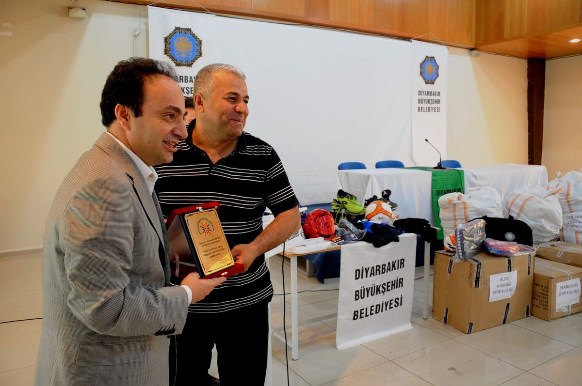 Baydemir'den Amatör Kulüplere Malzeme Yardımı