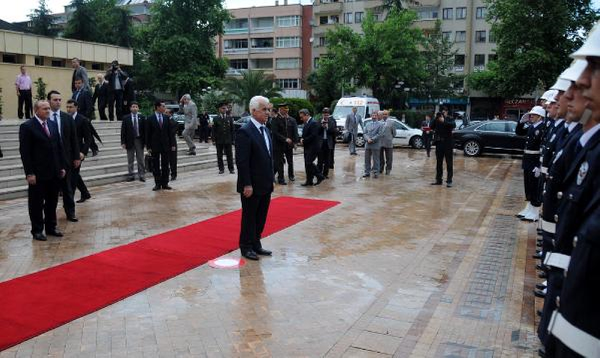 Derviş Eroğlu'ndan Rum Kesimi ve İsrail'e Uyarı: Temennim Boylarına Göre Hareket Etmeleri