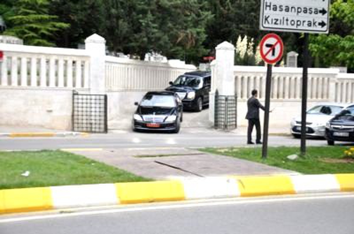 Erdoğan, Anne ve Babasının Mezarlarını Ziyaret Etti